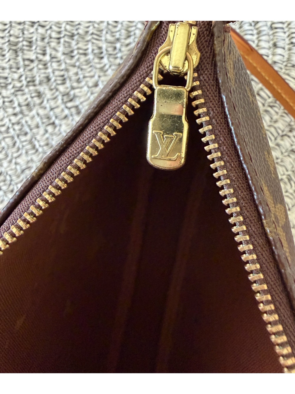 Vintage Authentic Louis Vuitton Pochette Accessoire - Picture 4 of 14